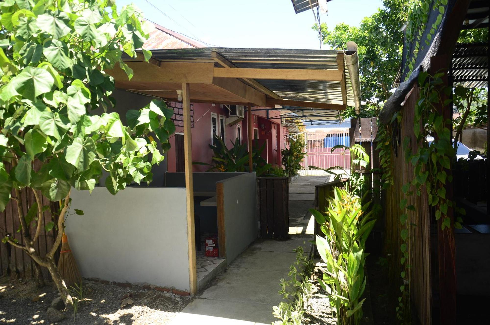 Baronda Guest House Sorong Exterior photo